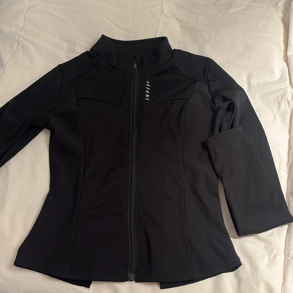 Svart träningsjacka från Astani