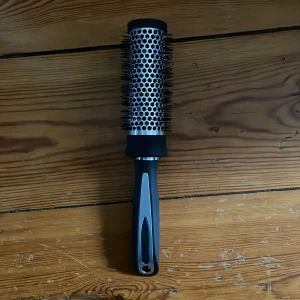 Rund borste  - Rune borste för att få blow out med fön 