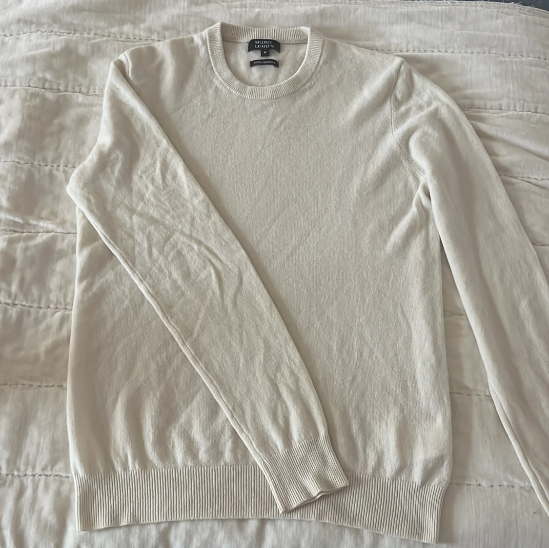 Vit kashmirtröja från Galeries Lafayette