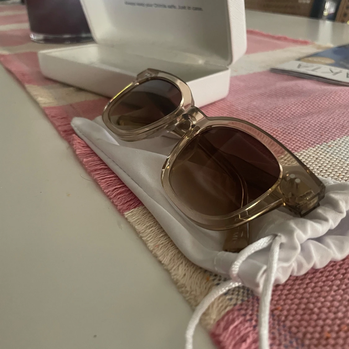 Beige solglasögon från Chimi - 2