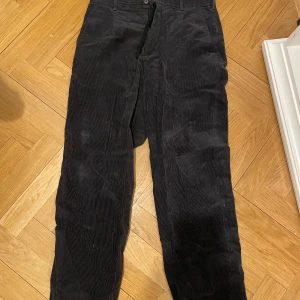 Uniqlo Manchester byxor. Snyggare än på bild trust - Uniqlo Manchester byxor. Svarta. Trust me bättre irl.
