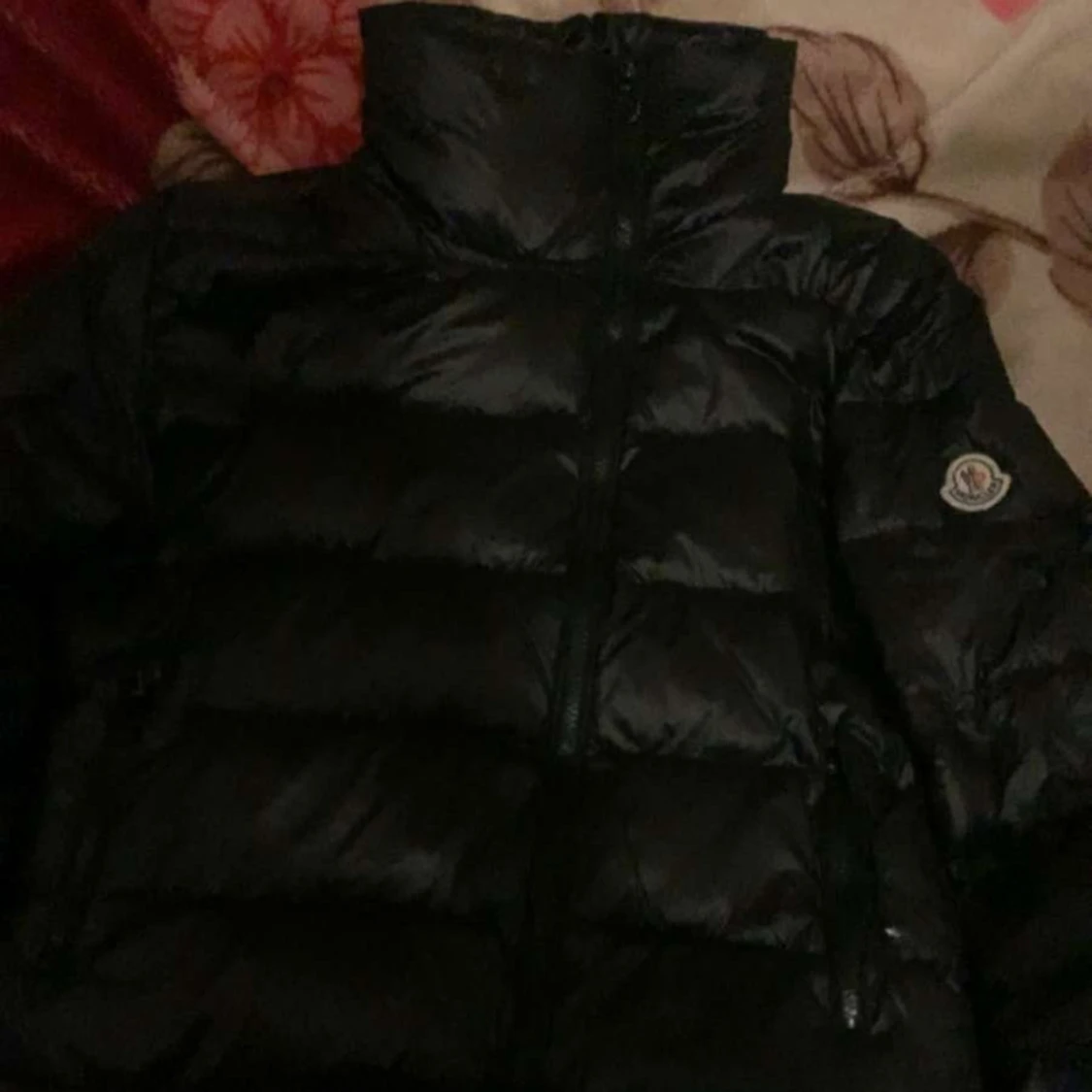 Svart dunjacka från Moncler