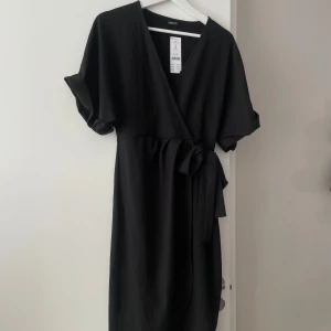 Gina tricot klänning  - Aldrig använd med prislapp kvar, storlek S 🤍 