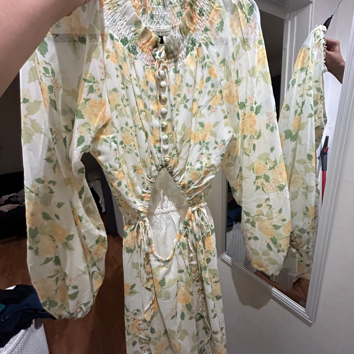 Blommig klänning med knappar - 2