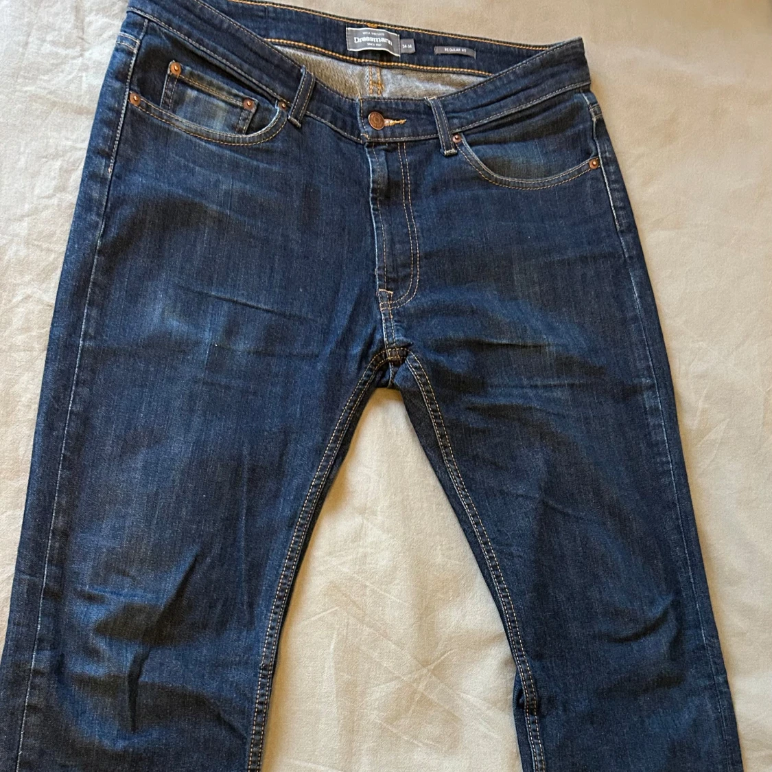 Mörkblå jeansbyxor - 1