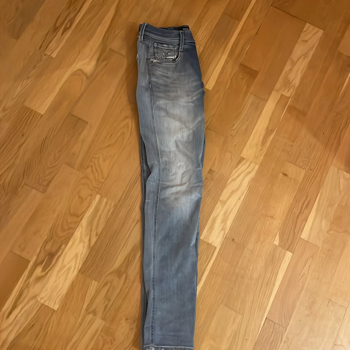 Ljusblå jeansbyxor - 1