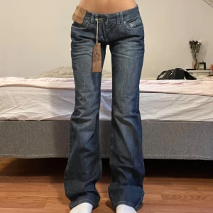 Jeans  - Midjemått: 37cm, innerbenslängd: 85cm 💖