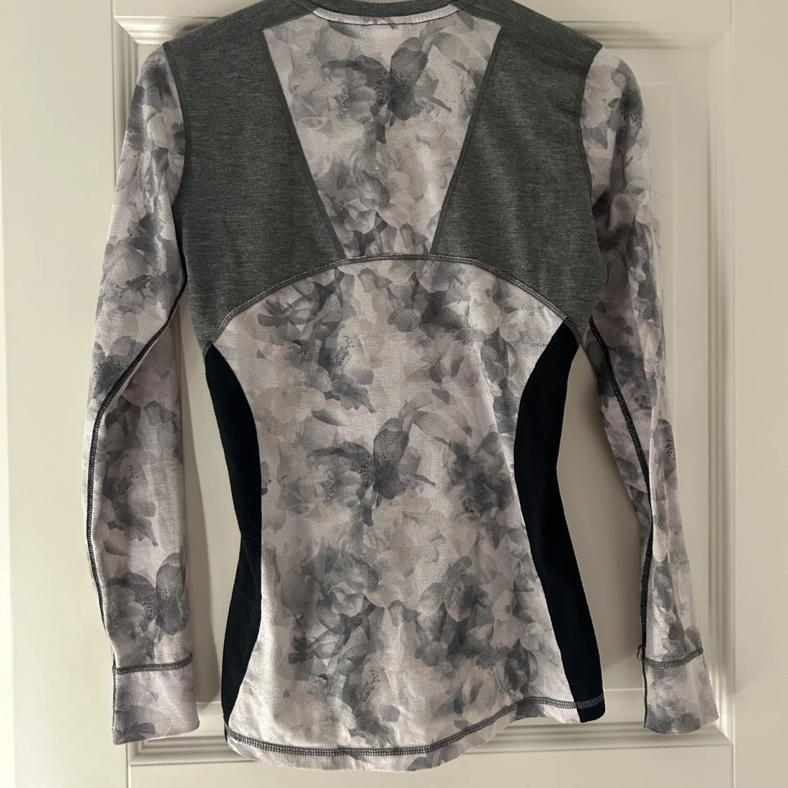 Grå blommig underställströja från Everest - 1