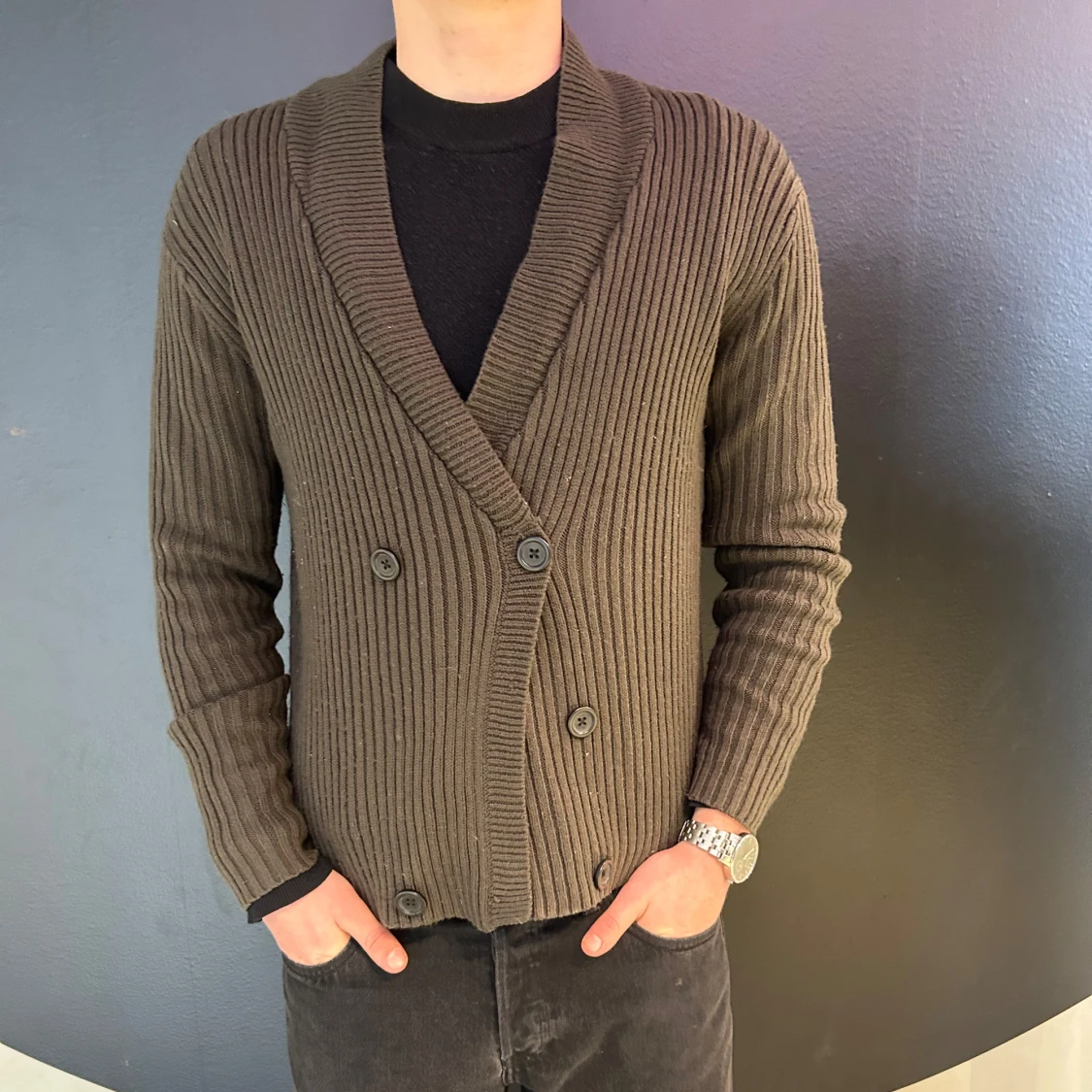 Brun ribbad kofta med knappar - 1