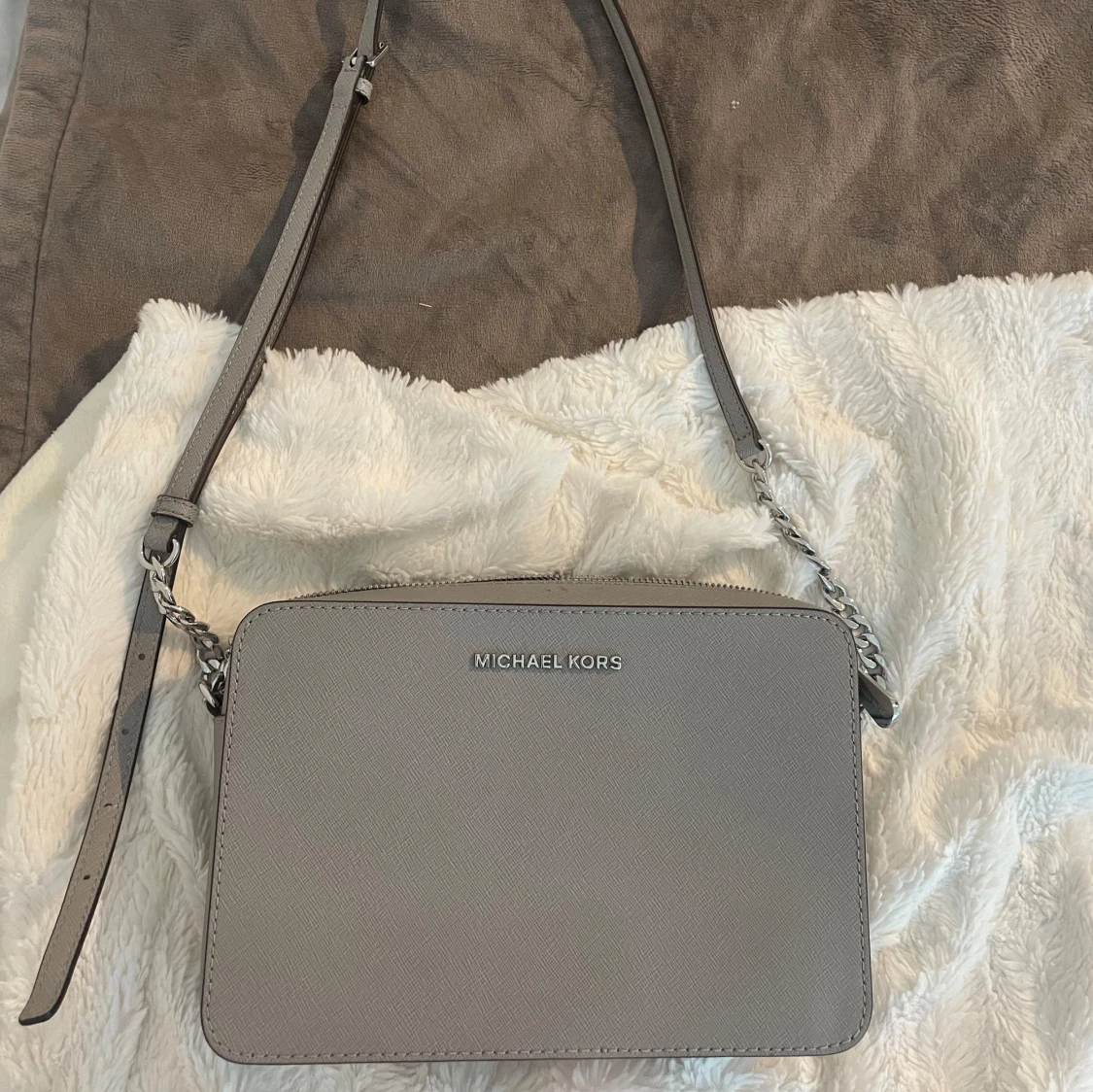 Michael kors väska, grå