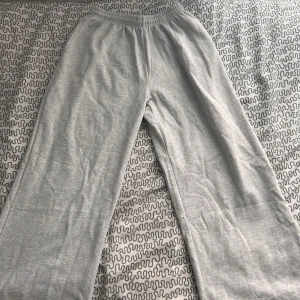Grå oversized mjukis - Helt nya MED prislapp mjukt material lite långa på mig( Jag är 171)