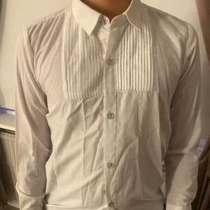 Skjorta - En elegant skjorta med väldigt fina detaljer 