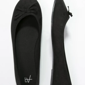 Ballerina skor  - Helt nya ballerina skor. Aldrig använda. Köpta för ca 1 vecka sedan. 