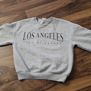 Tjock Tröja - 158/164, Väldigt fint skick. Har används några gånger.