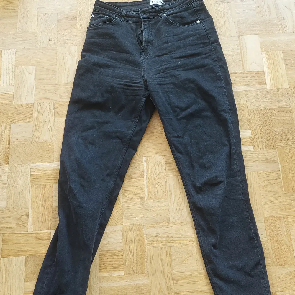 Raka jeans i svart.. Jeans & Byxor.