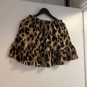 Leopard kjol - Bra skick 