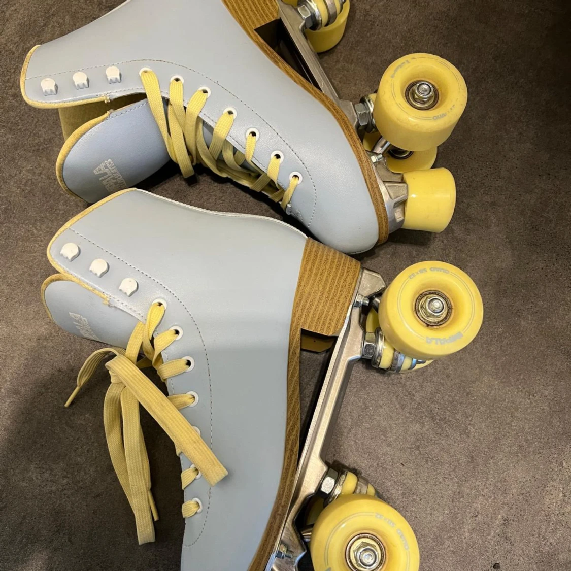 Blå och gula rullskridskor från Impala - 91