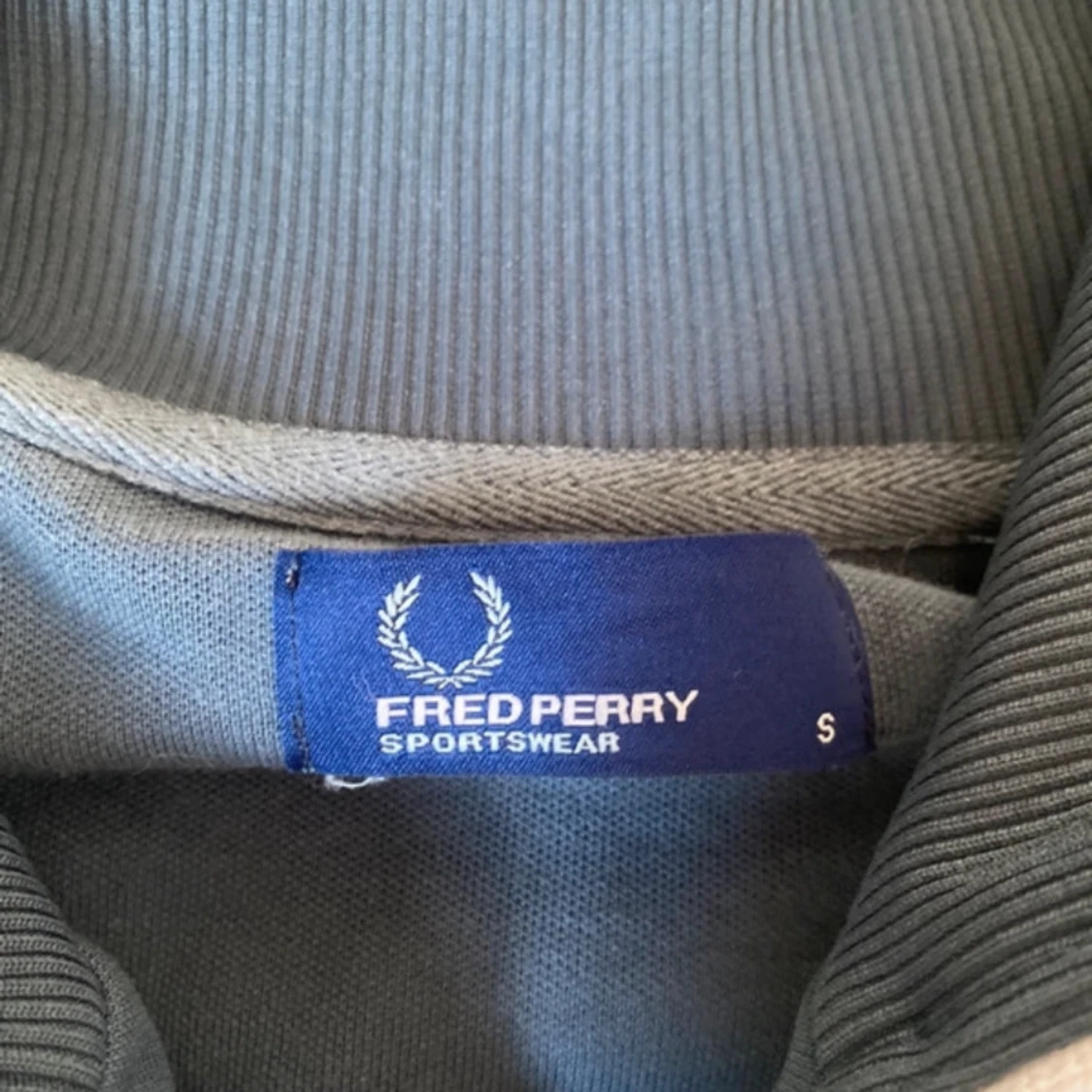Fred Perry zip up  - 90