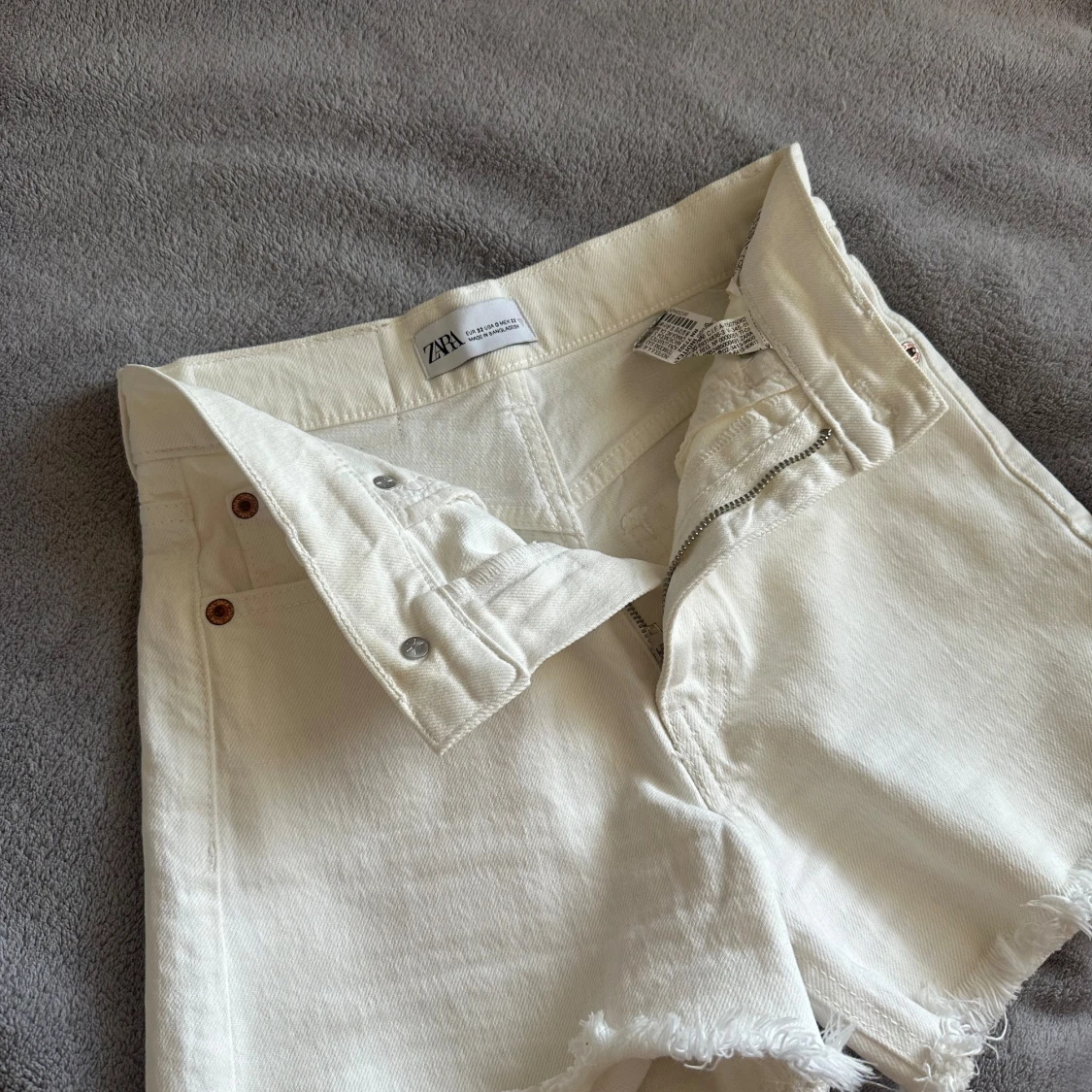 Vita jeansshorts från Zara - 91
