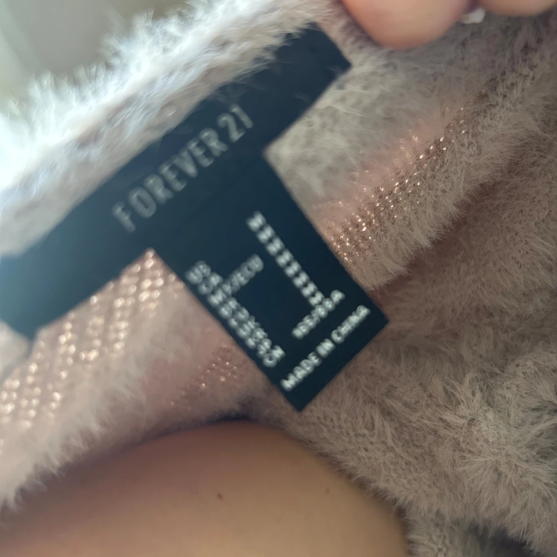 Beige fluffig topp från Forever 21 - 92