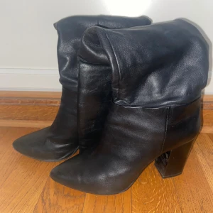 Steve Madden boots❤️ - Dessa supersnygga boots passar perfekt till hösten. De är köpta på Vinted men var för små för mig. Skriv om ni har några frågor!