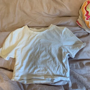 vit magtröja!  - inga defekter vad jag kan se! från lager! 