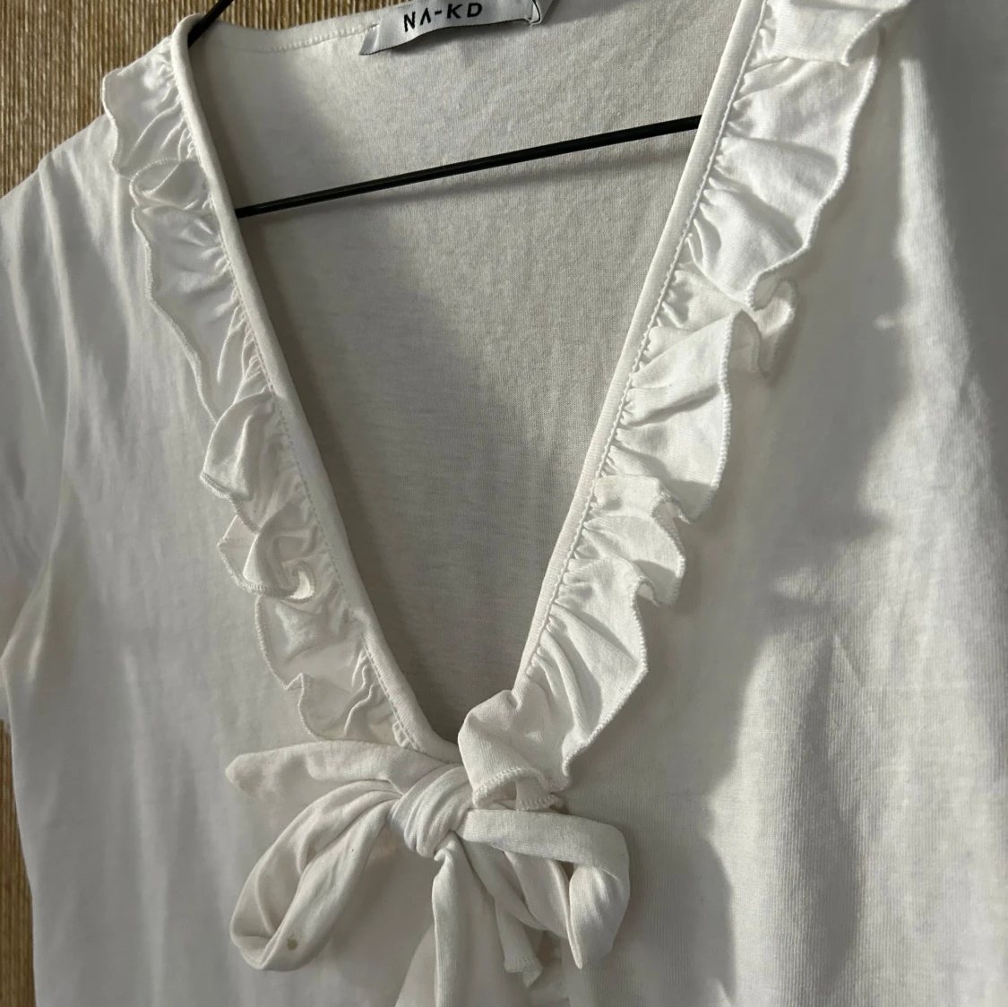 Vit kortärmad topp från NA-KD - 91