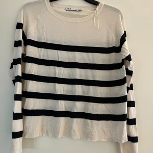 Randig tröja, ZARA - Randig långärmad, lite tunnare, tröja från ZARA. 