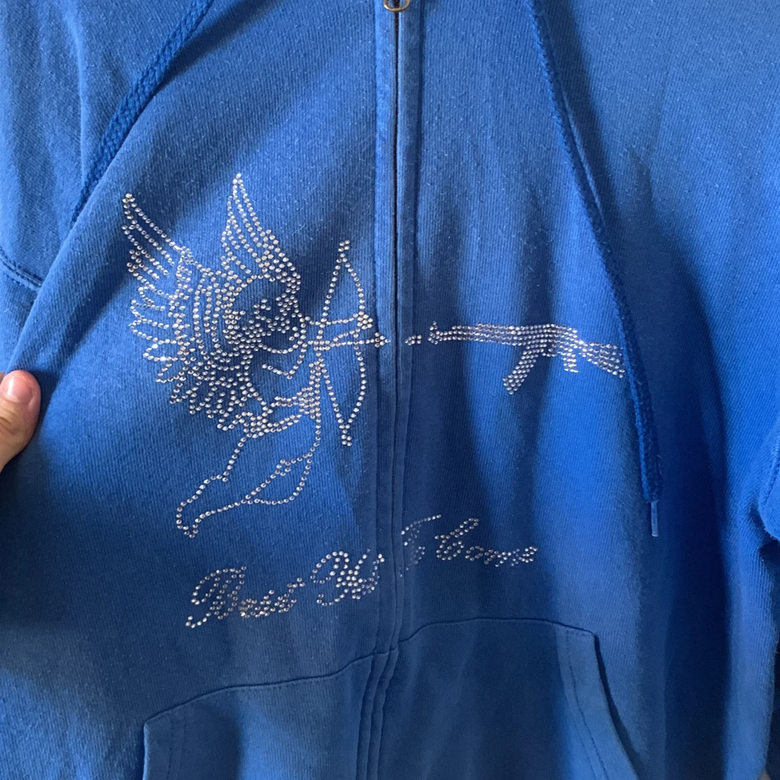 Blå hoodie med dragkedja och strassdetaljer - 90