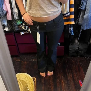 Jeans - Svarta nya jeans från only, köpa på Plick o säljer vidare då dom inte passa hör av er vid frågor❤️ midjemåttet:36 inebärslängden :76