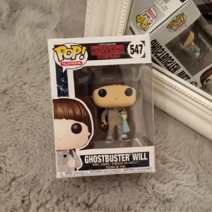 POP figur stranger things  - "Stranger things will ghostbuster" edition pop figur. Bra skivk förutom att den är lite trasig vid boxen. Pris kan diskuteras  Orginal pris:200kr