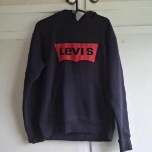 Levis huvtröja s - Tror ej den är äkta 
