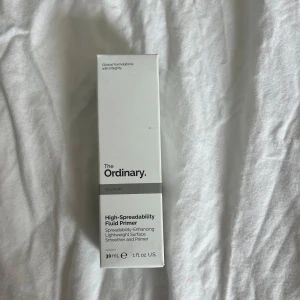 Primer - The ordinary High-spreadability fluid primer helt ny och oanvänd. Inte öppnad flaska! Fråga om ni undrar något:)