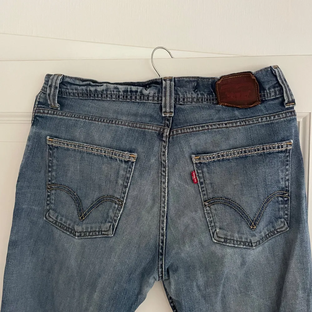 Levis jeans 511 slim. Inga fläckar eller konstigheter. Hör av dig vid fler frågor😊 . Jeans & Byxor.