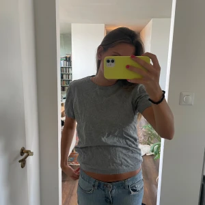 Stickad T-shirt  - Stickad T-shirt som inte används längre annars bra skick ❤️‍🔥