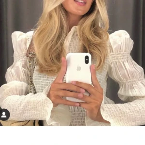 Blus från and other stories - Stories blus i xs fåtalet gånger använd.  Vit/naturvit  