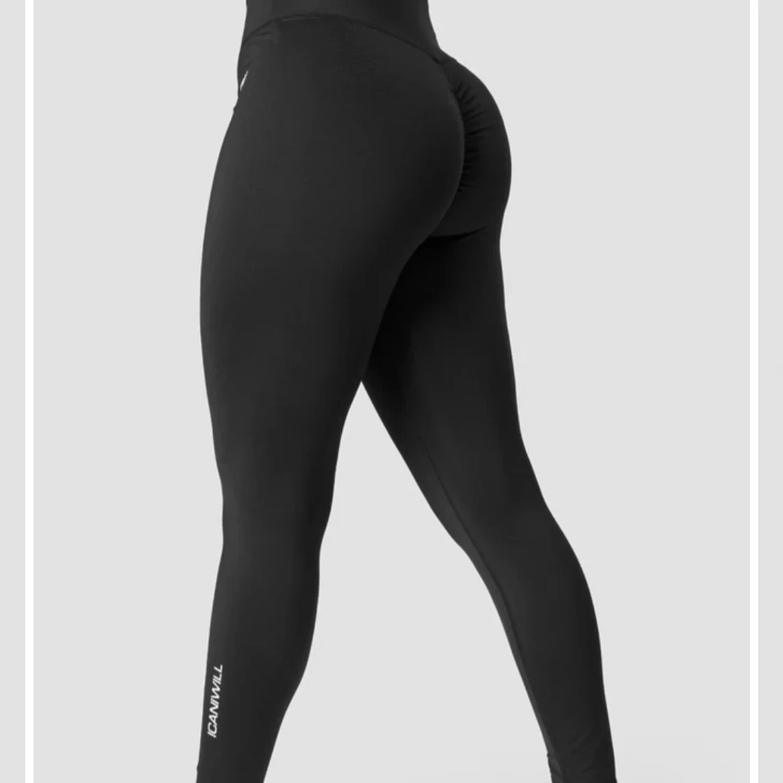 Svarta leggings från ICANIWILL scrunch tights