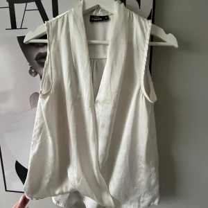 Vit topp - Supersnygg vit topp