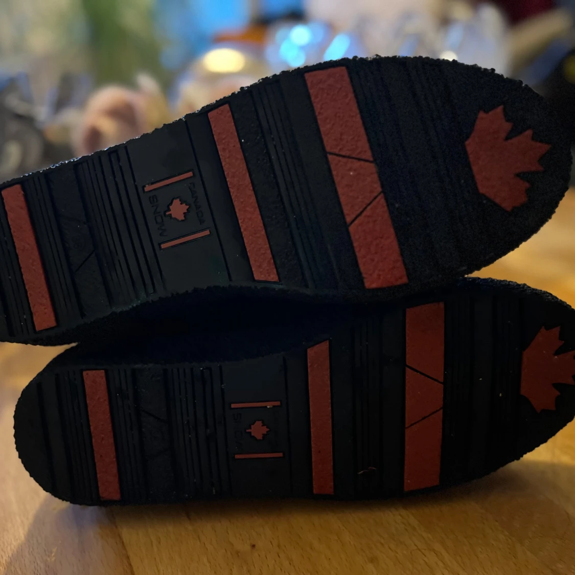 Svarta Canada Snow med dragkedja i guld  - 3