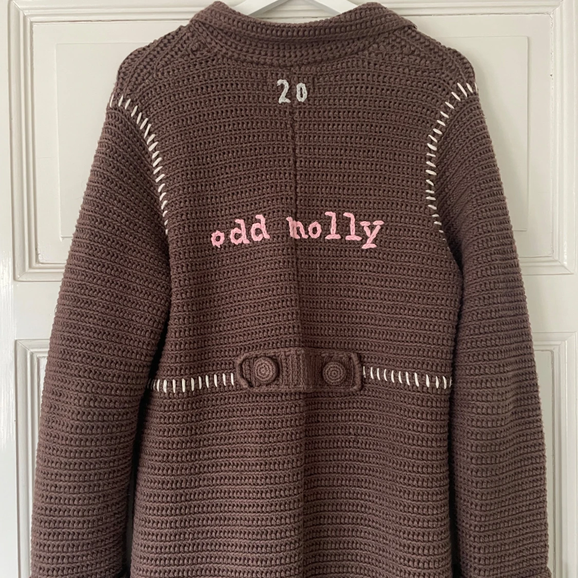 Brun stickad kappa från Odd Molly