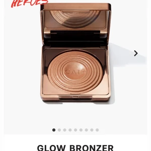 Caia bronzer  - Säljer min caia bronzer i färgen ”La digue” den är använd endast en gång när jag provade den när jag fick den i födelsedagspresent, men den va fel färg så den kommer aldrig till användning. Nypris är 400kr men säljer för 280, pris kan diskuteras!💞⭐️