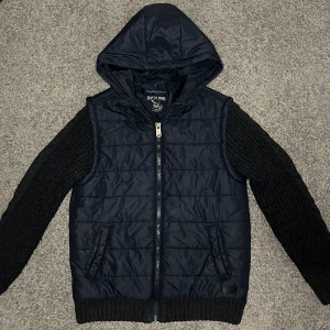 Cardigan/Jacka - Tja säljer nu denna Cardigan i storlek S för endast 499kr! Pris är ej hugget i sten, hör av er i dm vid funderingar 🙌