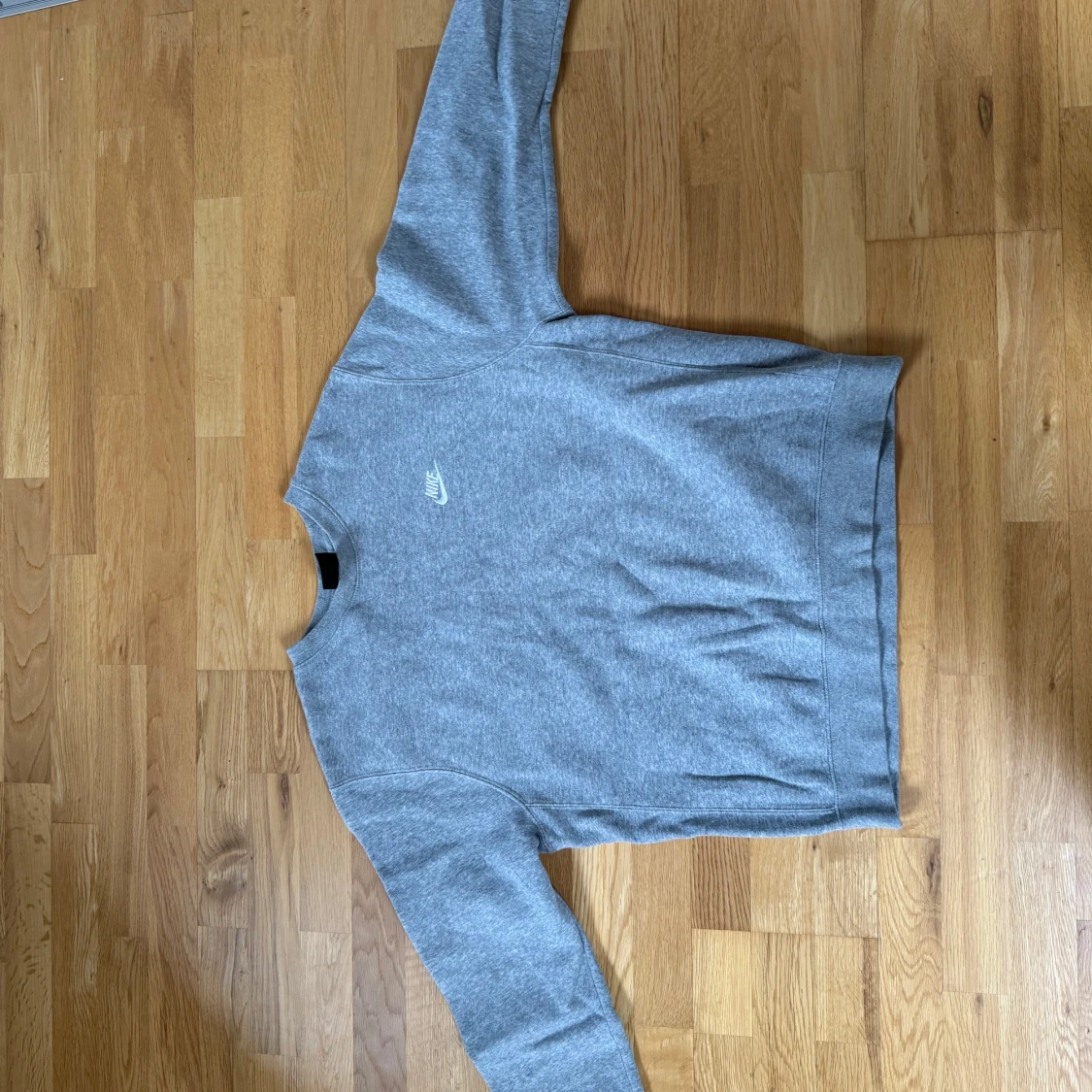 Grå sweatshirt från Nike