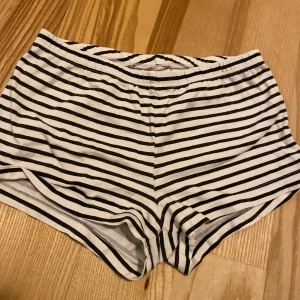 Pyjamasshorts - Begagnat skick. Strl 122/128