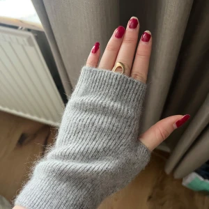 Torgvantar  - Cashmere blandad Torgvantar i grå, marinblå och mörkgrå! Ett par för 179kr och två par för 299kr💖💖💖