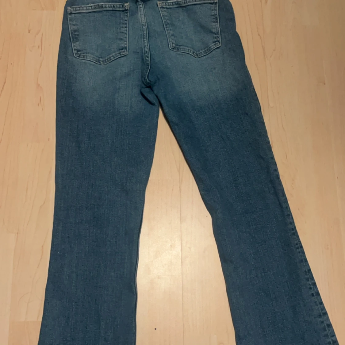 Blå jeans från Gina Tricot - 1