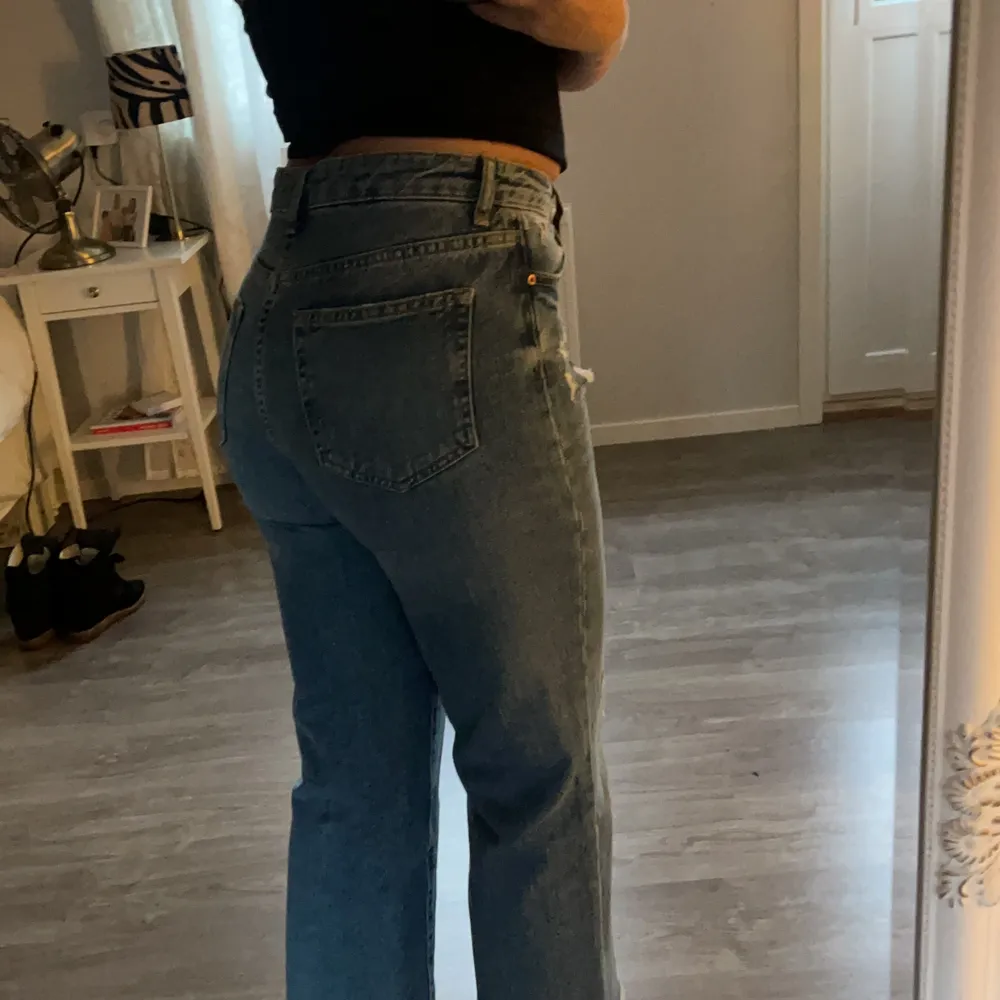 Jeans från Gina Tricot aldrig använda endast testade✨ frakt tillkommer. Jeans & Byxor.