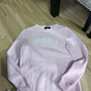 Morriströjq - Stickad tröja från Morris i gott skick. Storlek s