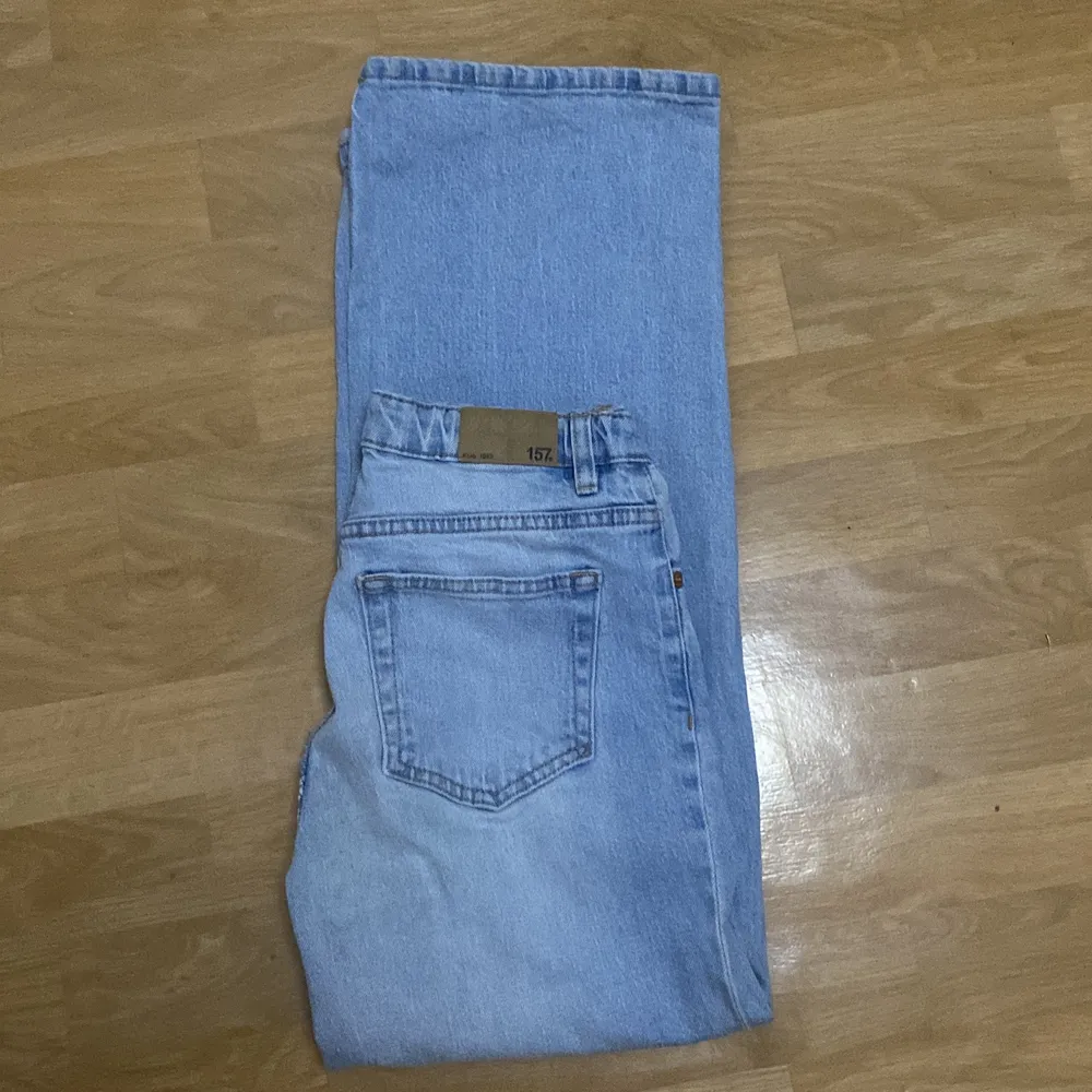 Använder knappt jätte fina storlek 160 tvättat ett par gånger ❤️. Jeans & Byxor.