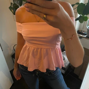 Rosa volangtopp - En fin rosa volangtopp som knappt är använd! Strl S💞